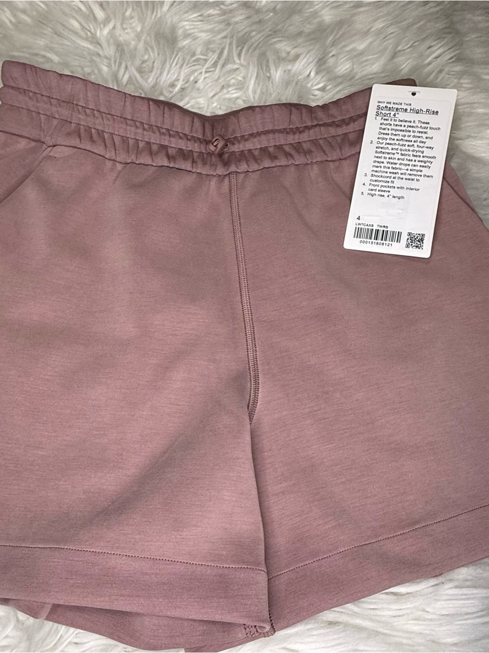 Lululemon softstreme shorts sz 4 nwt
